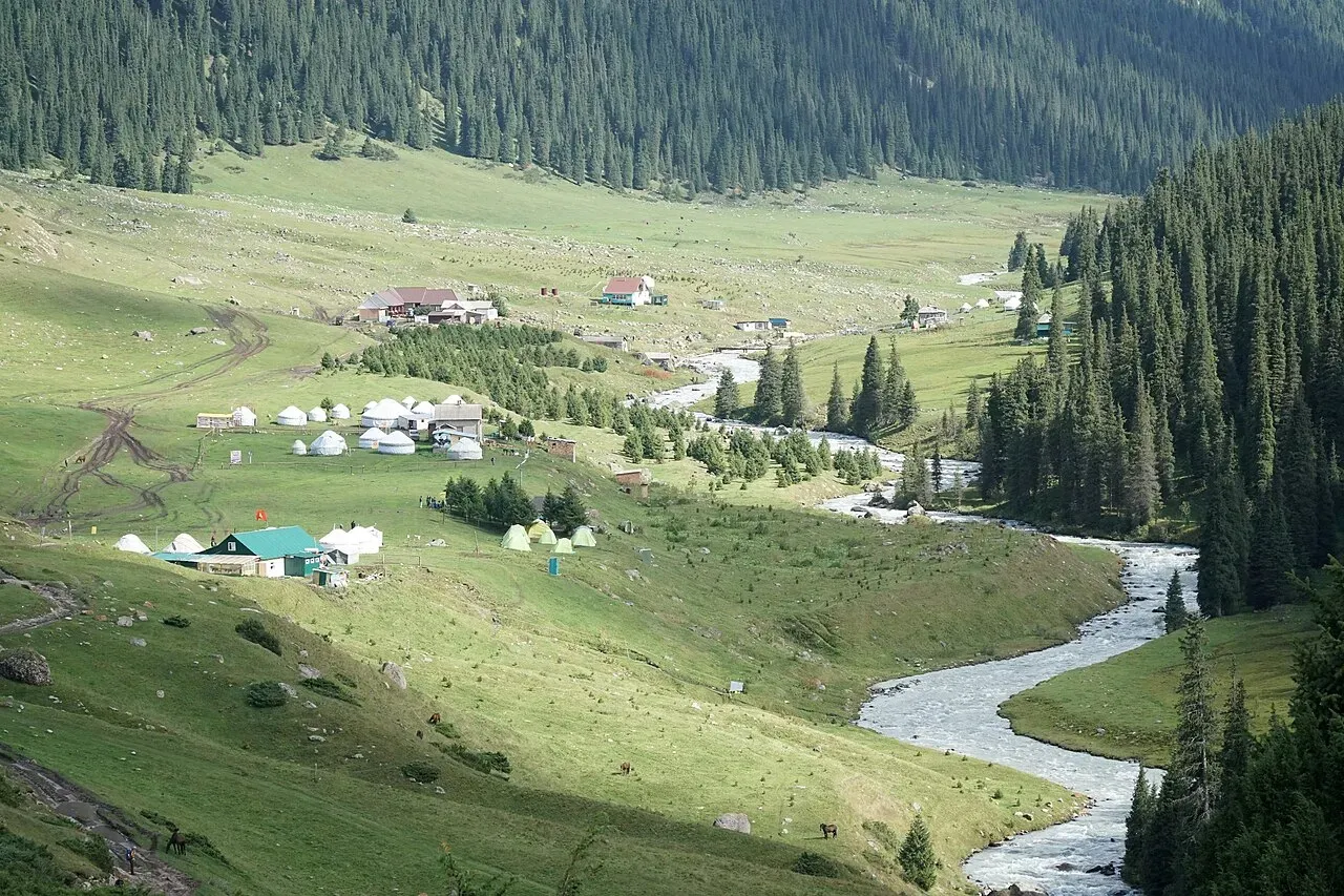 Yurts and resort buildings in Altyn Arashan valley