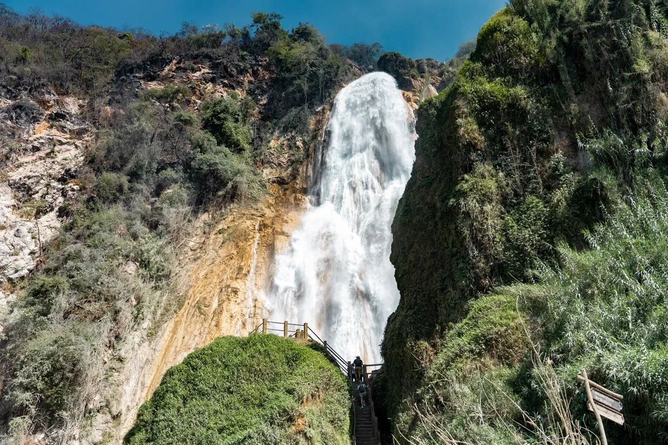 El Mirador viewpoint beneath the powerful Cascada Velo de Novia waterfall