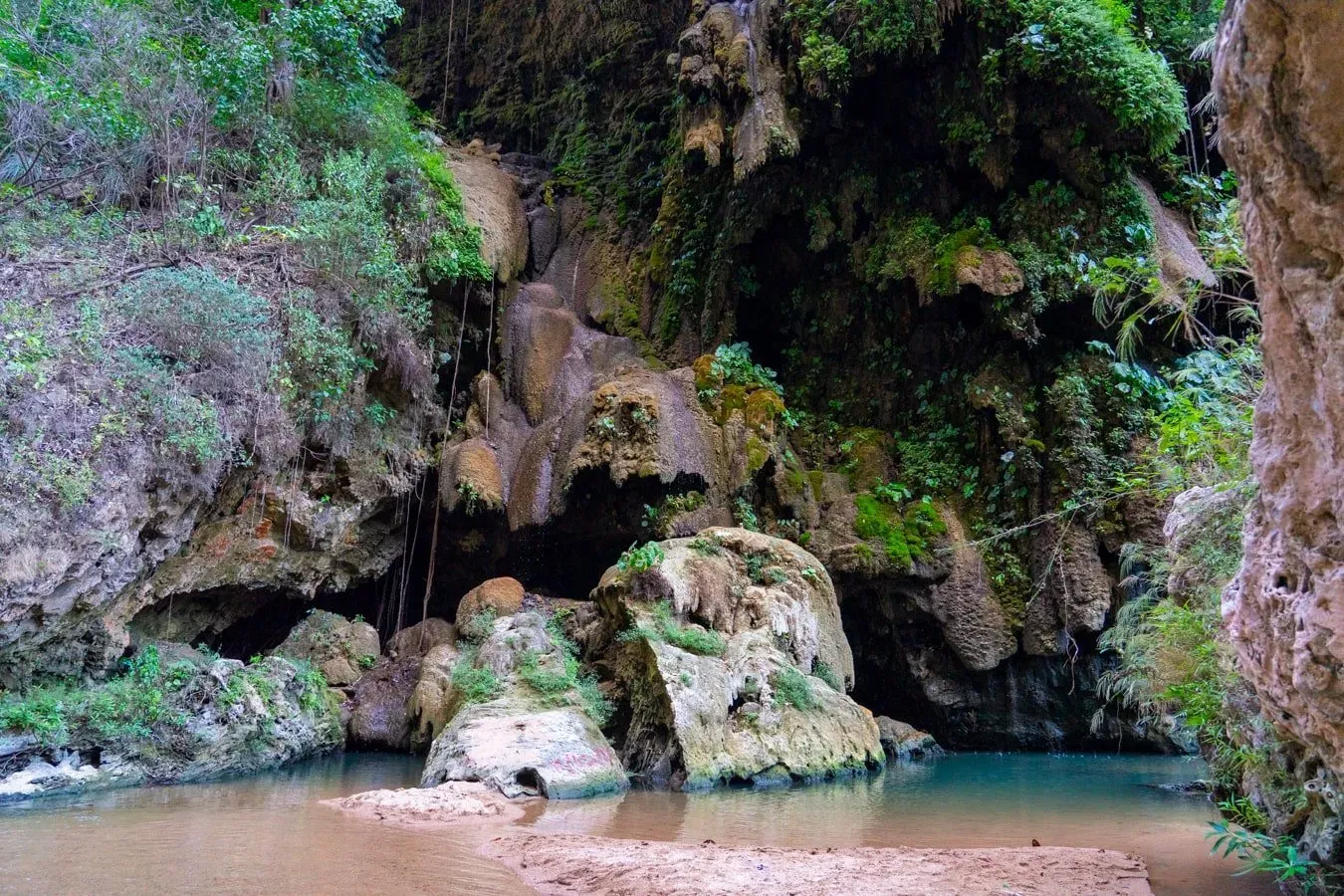 Turquoise swimming hole at Cascada El Aguacero inside the Río La Venta Canyon