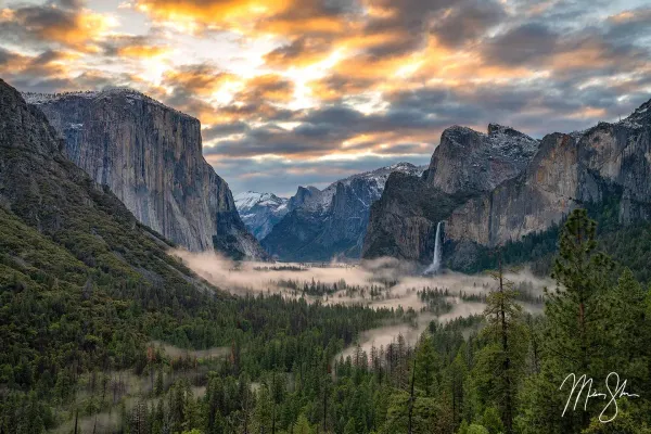 Yosemite National Park United States sunrise at Tunnel View with El Capitan Half Dome and Bridalveil Falls