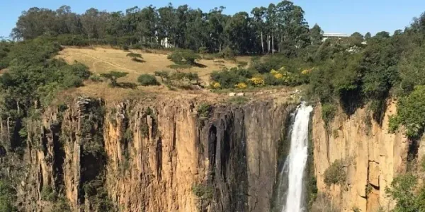Howick Falls South Africa cascading 95 metres over a rocky cliff into the Umgeni River, surrounded by lush green KwaZulu-Natal Midlands landscape
